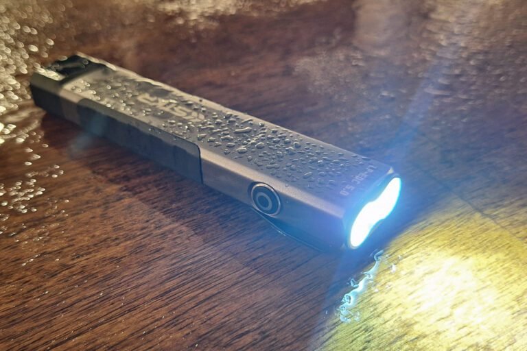 LP-EDC 5.0 low profile flat flashlight with water droplets on it